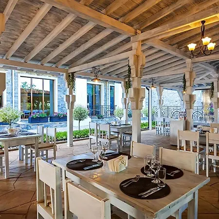 Hotel Festa Via Pontica 4*