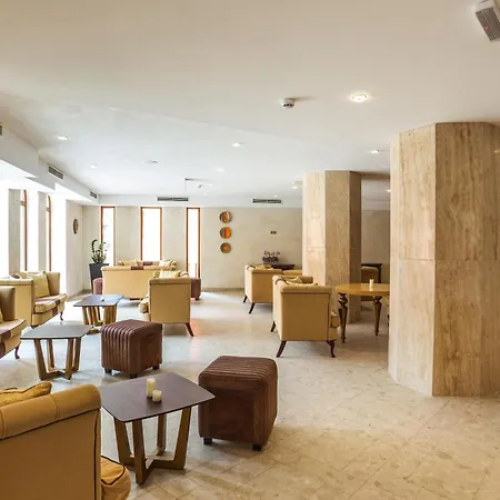 Festa Via Pontica ホテル 4*