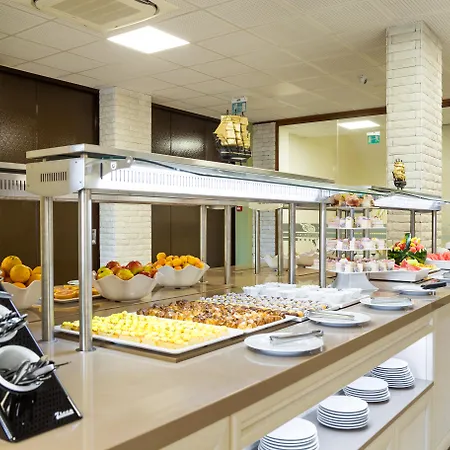 Festa Via Pontica ホテル ポモリエ