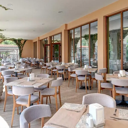 ホテル Festa Via Pontica ポモリエ