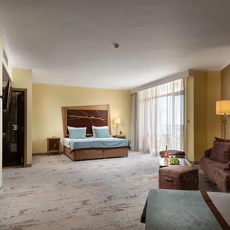 Festa Via Pontica 4* ポモリエ